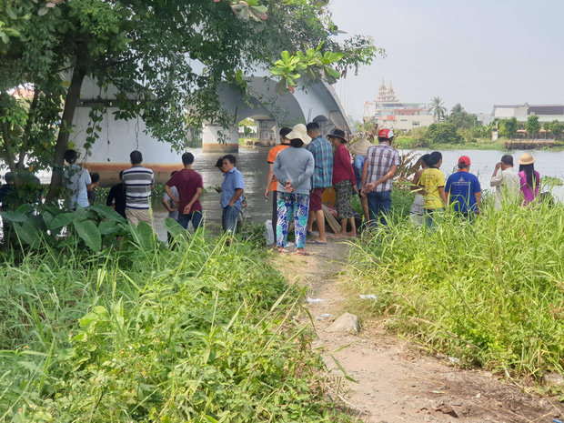 Tìm thấy thi thể nữ sinh mặc đồ thể dục lớp 11 trôi trên sông Sài Gòn sau khi nhảy cầu tự tử trước đó 2 ngày-2