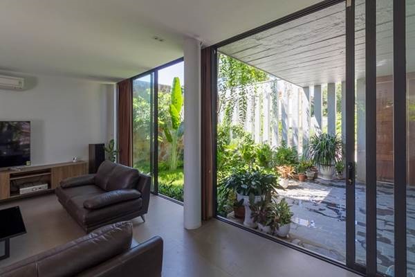 Mê mẩn ngôi nhà 3 tầng đan xen khu vườn xanh mướt-3