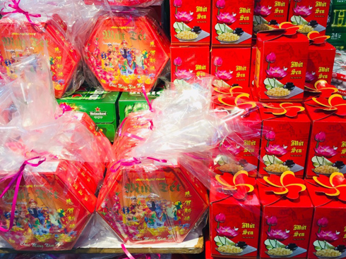 Mua cả tạ mứt trái cây xanh đỏ, chia nhỏ bán theo lạng kiếm lời hàng chục triệu-4