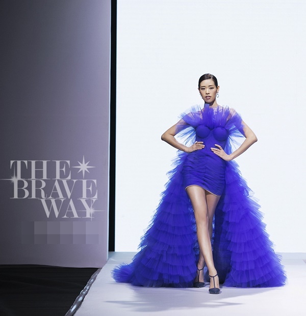 Liên tục đụng hàng các đàn chị, liệu Khánh Vân có chặt chém được Hoàng Thùy?-3