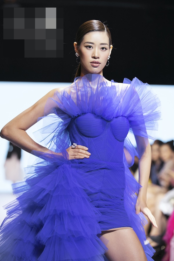 Liên tục đụng hàng các đàn chị, liệu Khánh Vân có chặt chém được Hoàng Thùy?-5