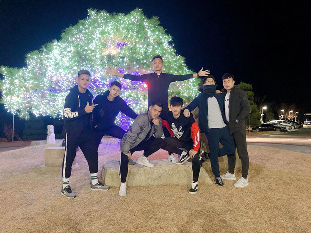 Dàn nam thần U23 Việt Nam khoe hình tập huấn ở Hàn Quốc: Một khi đã phải lòng thì đi đâu, làm gì xem cũng thích-3