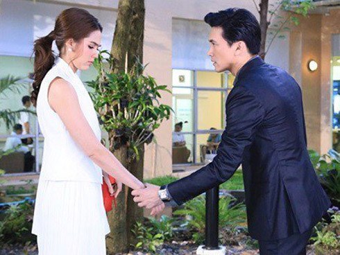 Từ tòa án bước ra, cầm trên tay phán quyết ly hôn, tôi ngơ ngẩn khi nghe anh nói: 