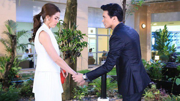 Từ tòa án bước ra, cầm trên tay phán quyết ly hôn, tôi ngơ ngẩn khi nghe anh nói: Anh nhớ em nói thích mẫu túi xách mới ra, đi nào, anh sẽ mua tặng em!-1