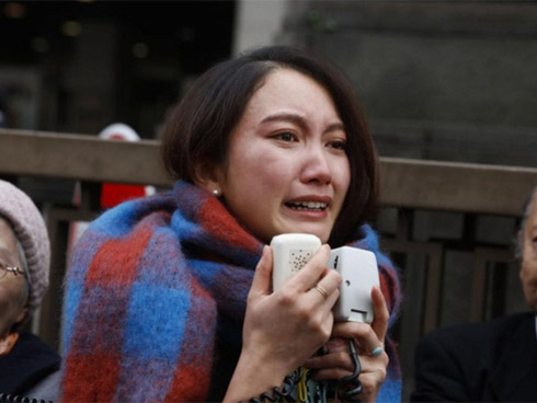 Khoảnh khắc xúc động và đáng yêu của một cậu bé từng mắc bệnh ung thư: Nức nở khóc trong lần uống thuốc cuối cùng-4