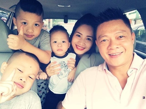 Hé lộ bức hình hiếm hoi của quý tử nhà BTV Quang Minh thời sự, nhìn ảnh cô vợ Linh Lê còn bất ngờ hơn-6