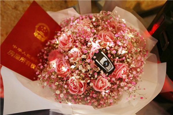 Đẳng cấp của một rich kid lấy chồng là đây: Mang cả sổ đỏ và xe hơi BMW ra để cầu hôn, còn khẳng định rất ngầu Anh không có gì cả em cũng lấy”-3