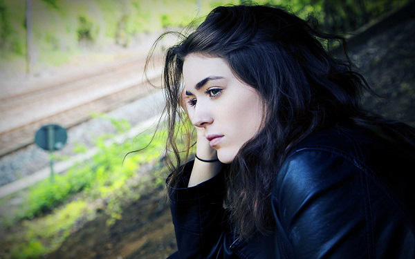 Thấy một người ăn xin nằm co ro trên vỉa hè, tôi xuống xe định cho ông vài đồng thì giật mình chết đứng khi nhìn rõ khuôn mặt ông và càng tê tái hơn khi nghe sự việc sau đó-2