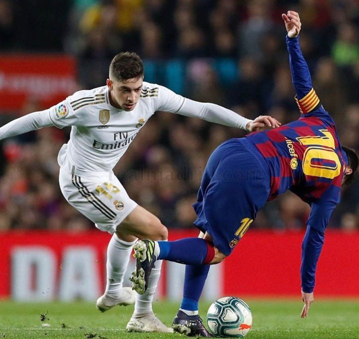 Lập siêu phẩm đánh đầu, Ronaldo làm lu mờ Messi và Siêu kinh điển Barca - Real-1