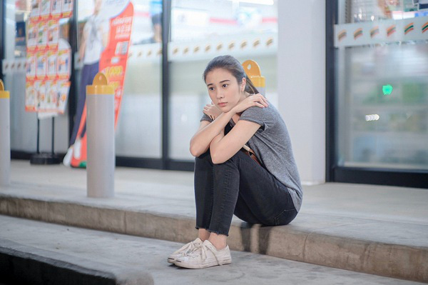 Đang cần tiền phẫu thuật cho chồng thì chị dâu cầm đến cho không một tỷ nhưng yêu cầu của chị giữa lúc nước sôi lửa bỏng khiến em giận tím người-1