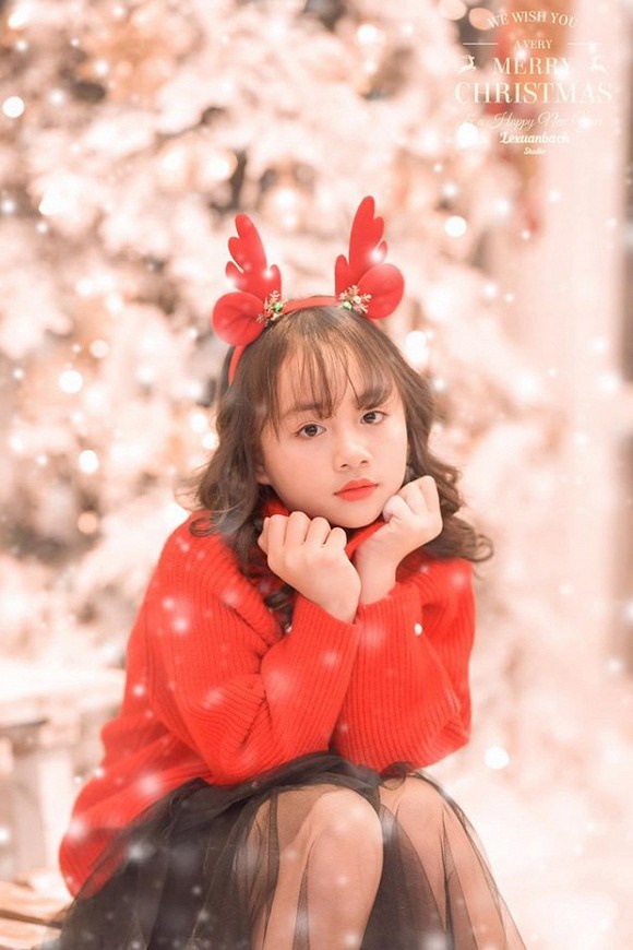 Bé Bống Hoa hồng trên ngực trái khiến dân tình ngây ngất khi khoe bộ ảnh mừng Giáng sinh-2