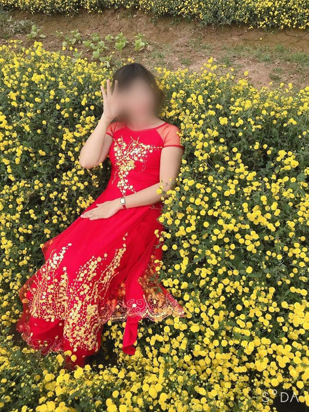 Hình ảnh cô gái nằm ngả ngớn thẳng luống hoa cúc để chụp ảnh khiến dân mạng nóng mắt: Duyên đến thế là cùng!-1