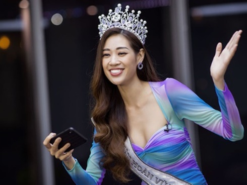 Hoa hậu Hoàn vũ Khánh Vân lớn tiếng cãi tay đôi với chị gái Nam Em, sốc nhất là đòi lên đầu ngồi-6