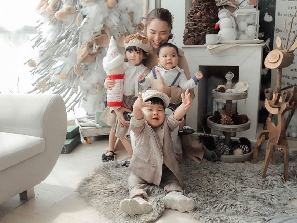 Hải Băng hạnh phúc bên ba con trong bộ ảnh đón Noel-4
