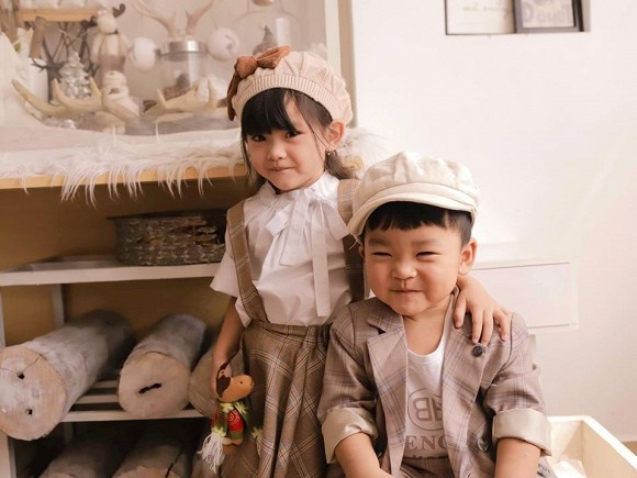 Hải Băng hạnh phúc bên ba con trong bộ ảnh đón Noel-5
