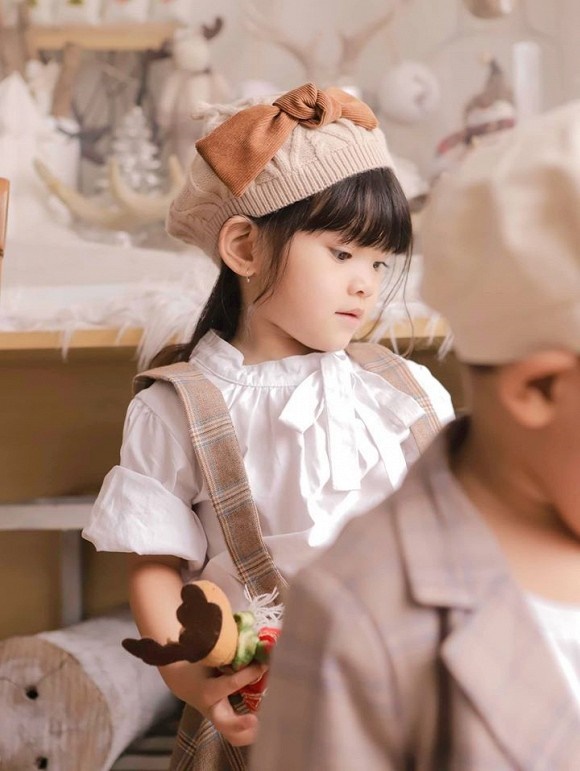 Hải Băng hạnh phúc bên ba con trong bộ ảnh đón Noel-7