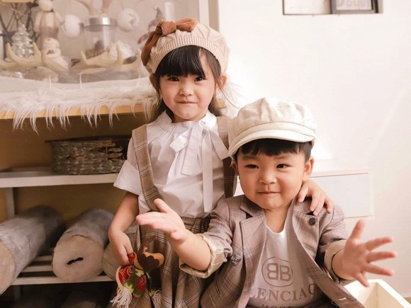 Hải Băng hạnh phúc bên ba con trong bộ ảnh đón Noel-9