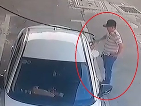 Tài xế ôtô vào đổ xăng rồi quỵt tiền