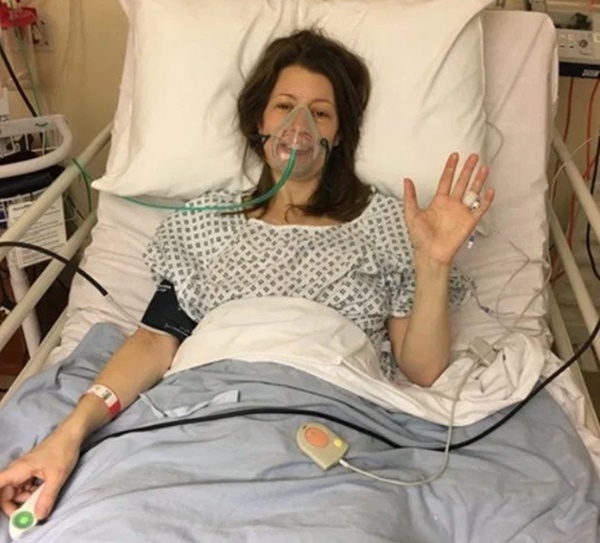 Bỏ qua dấu hiệu nhỏ khi đi vệ sinh, người phụ nữ phải cắt bỏ tử cung và đại tràng-2