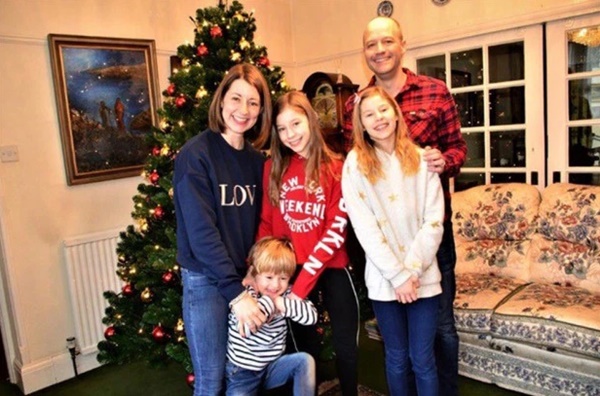 Bỏ qua dấu hiệu nhỏ khi đi vệ sinh, người phụ nữ phải cắt bỏ tử cung và đại tràng-3