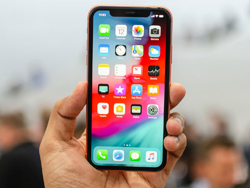 Xuất hiện mẫu iPhone 12 Pro Max màn hình không tai thỏ đẹp miên man-4