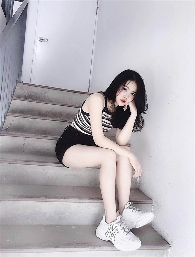 Bạn gái xinh đẹp của Văn Hậu mặc mong manh như sương quyến rũ hút mắt-6