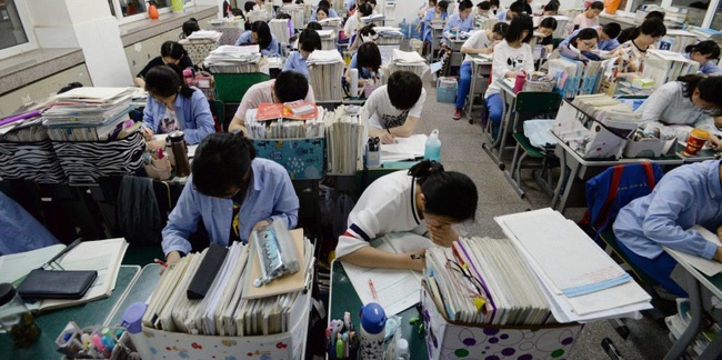 Hiện tượng Hiệu ứng nhà hát kịch trong giáo dục: Học sinh khổ công, phụ huynh khổ tâm, thầy cô khổ mệnh-6