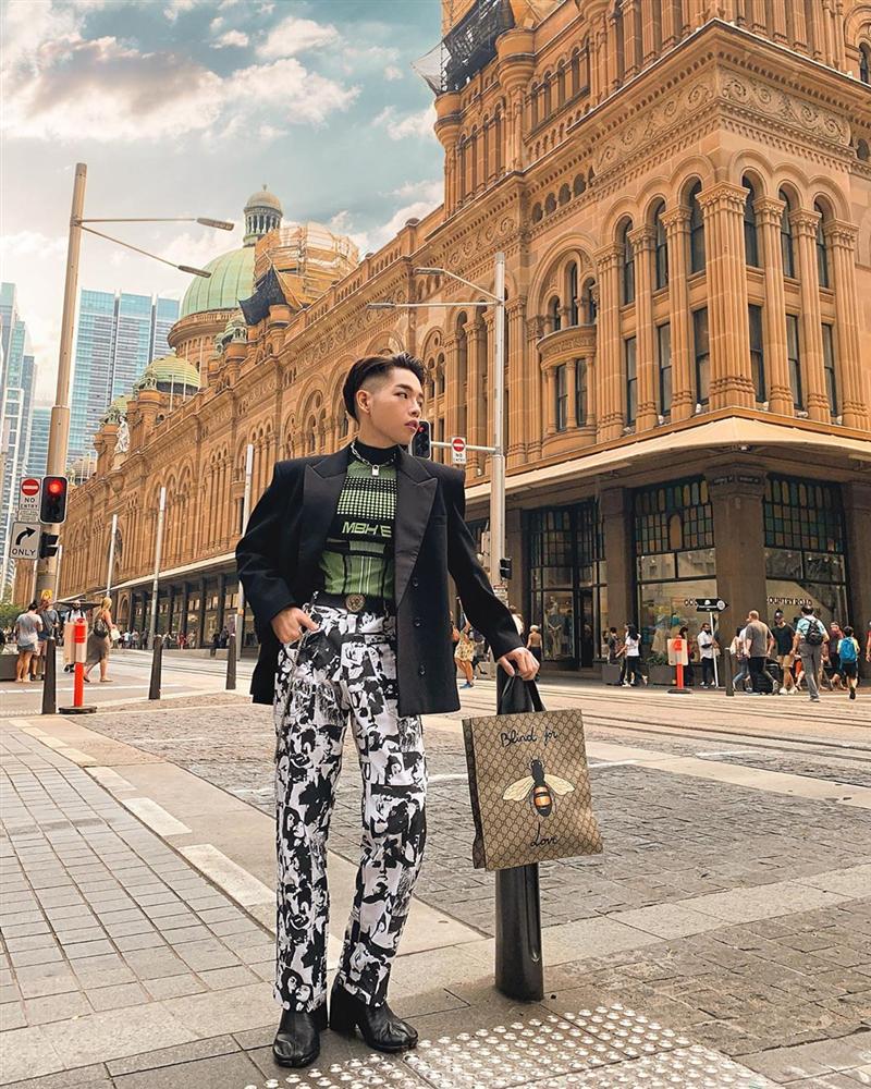 Diện váy bó, Thúy Vi lộ vòng 1 phẳng lì - Chi Pu sexy đến độ mặc áo chẳng khác nào nội y-1