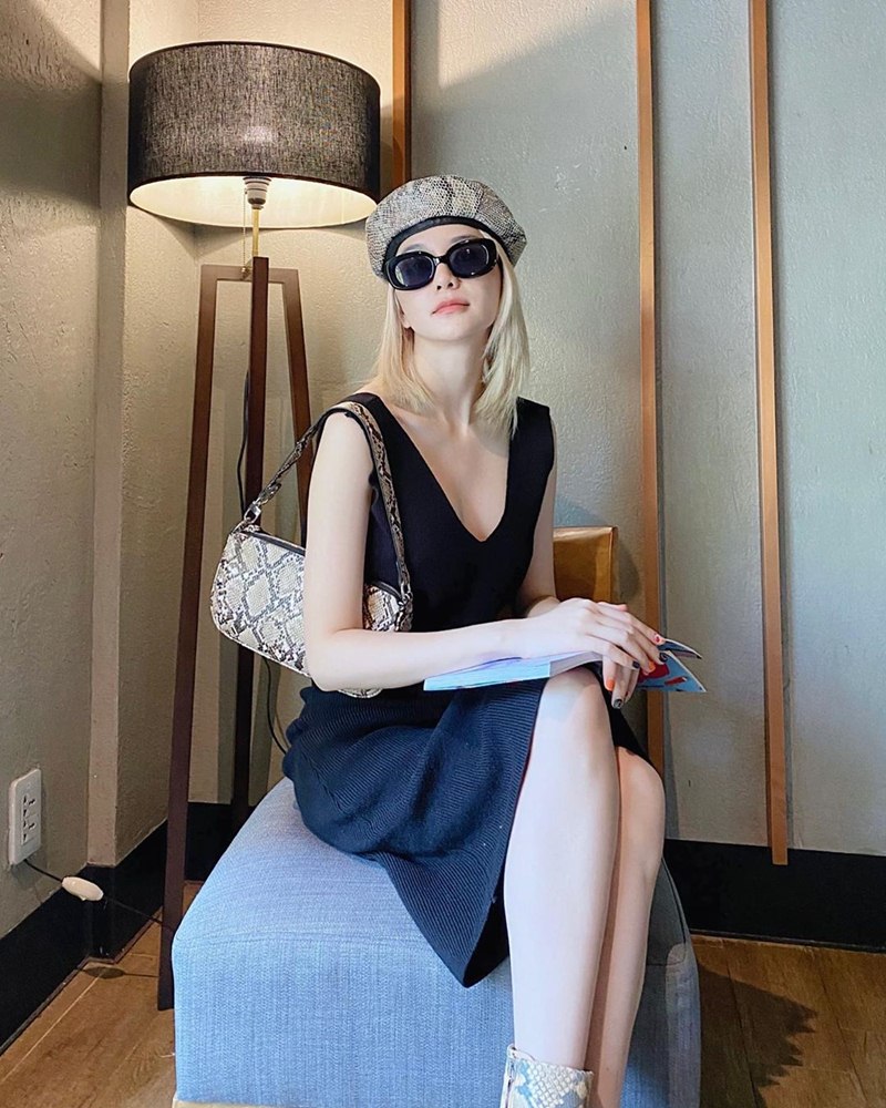 Diện váy bó, Thúy Vi lộ vòng 1 phẳng lì - Chi Pu sexy đến độ mặc áo chẳng khác nào nội y-9