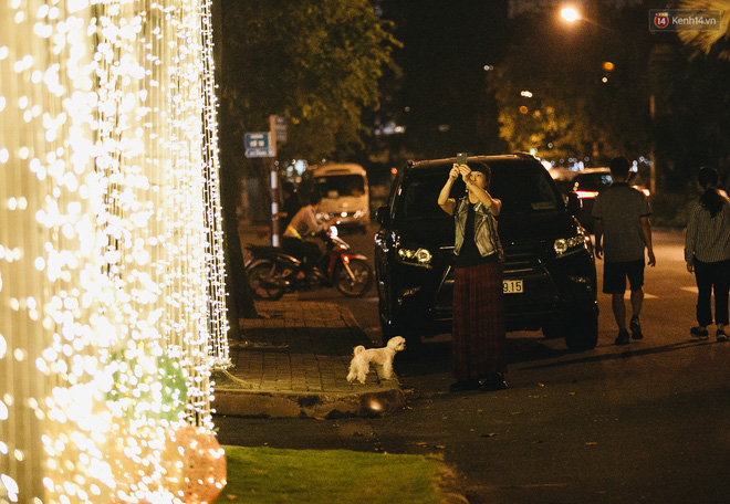 Những biệt thự triệu đô tại phố nhà giàu Sài Gòn trang hoàng Giáng sinh lộng lẫy như lâu đài, nhiều người choáng ngợp về độ hoành tráng-14