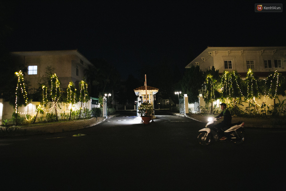 Những biệt thự triệu đô tại phố nhà giàu Sài Gòn trang hoàng Giáng sinh lộng lẫy như lâu đài, nhiều người choáng ngợp về độ hoành tráng-17