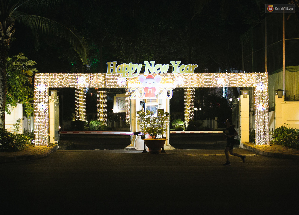 Những biệt thự triệu đô tại phố nhà giàu Sài Gòn trang hoàng Giáng sinh lộng lẫy như lâu đài, nhiều người choáng ngợp về độ hoành tráng-18