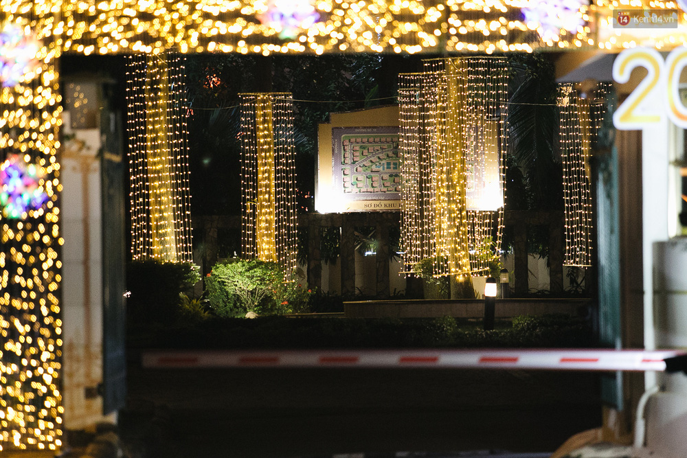 Những biệt thự triệu đô tại phố nhà giàu Sài Gòn trang hoàng Giáng sinh lộng lẫy như lâu đài, nhiều người choáng ngợp về độ hoành tráng-19