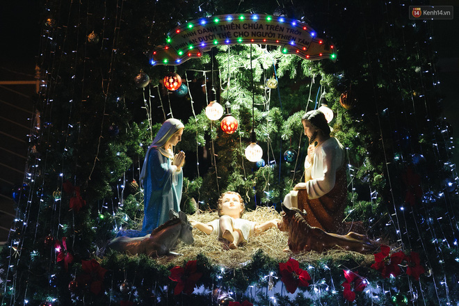Những biệt thự triệu đô tại phố nhà giàu Sài Gòn trang hoàng Giáng sinh lộng lẫy như lâu đài, nhiều người choáng ngợp về độ hoành tráng-24