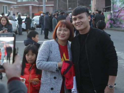 CĐV Thái Lan tranh cãi gay gắt khi Quang Hải từ chối làm đồng đội của Chanathip-2