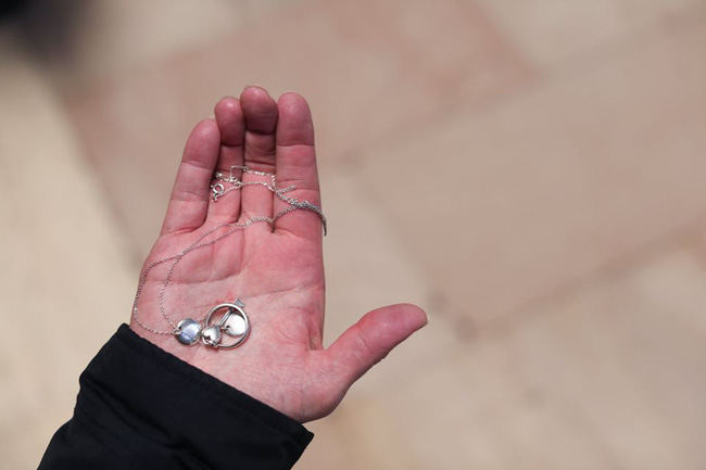 Câu chuyện kì lạ về chiếc nhẫn cưới gây bão mạng chỉ sau 7 giờ đăng tải: Chồng chấn thương sọ não quên tất cả kí ức nhưng lại chỉ nhớ một thứ duy nhất-1