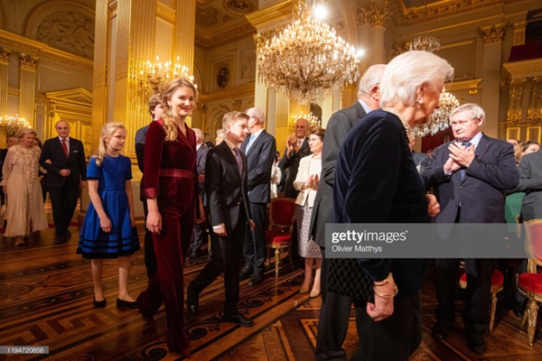 Công chúa xinh đẹp nhất hoàng gia Bỉ lại gây sốt với vẻ ngoài tựa nữ thần, khí chất của một Nữ hoàng tương lai là đây!-3