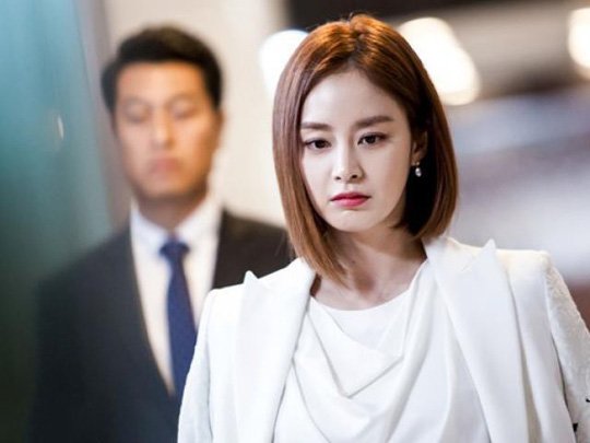 Dày dặn trên thương trường, sếp nữ vẫn dính bẫy trai trẻ một cách chua chát-1