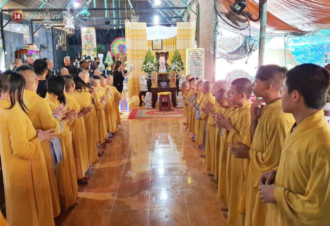 Đám tang đẫm nước mắt của chú lính chì Phạm Đức Lộc - hãy ngủ ngoan nhé, các cha các mẹ đã về với con rồi đây-6