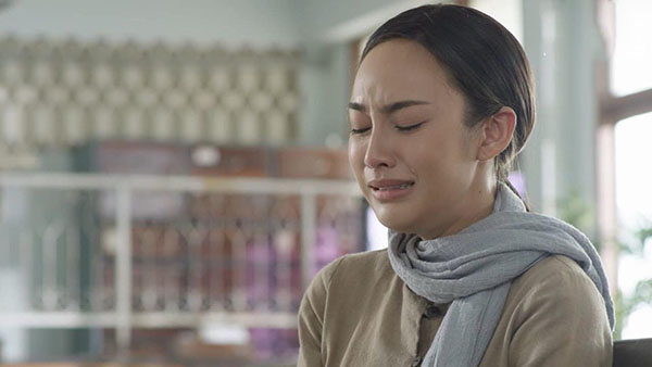 Đêm tân hôn, chú rể bất ngờ đẩy cô dâu xuống giường và gầm lên giận dữ-1