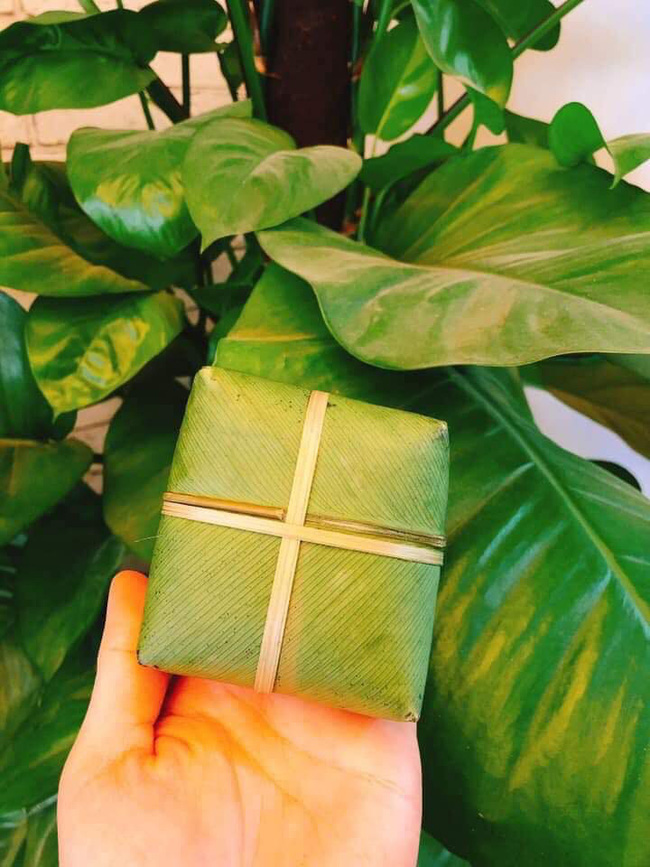 Thịt lợn tăng giá chóng mặt, dân tình kháo nhau giảm size bánh chưng cho đỡ tốn kém, nhưng bánh bé thế này thì điêu quá nhỉ?-3