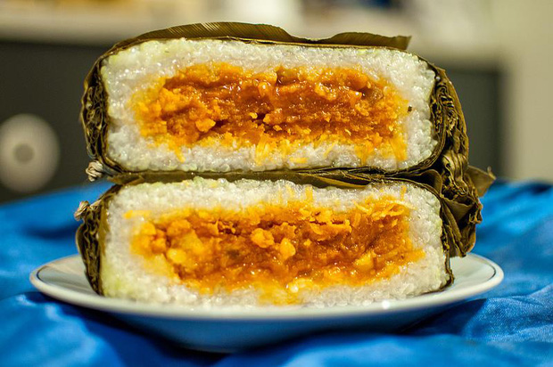 Thịt lợn tăng giá chóng mặt, dân tình kháo nhau giảm size bánh chưng cho đỡ tốn kém, nhưng bánh bé thế này thì điêu quá nhỉ?-11