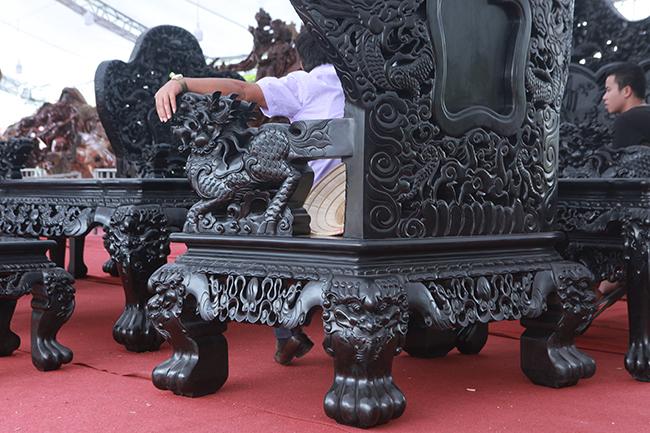 Đại gia Thanh Hóa sở hữu bộ siêu bàn ghế 27 tỷ có 1 không 2-6