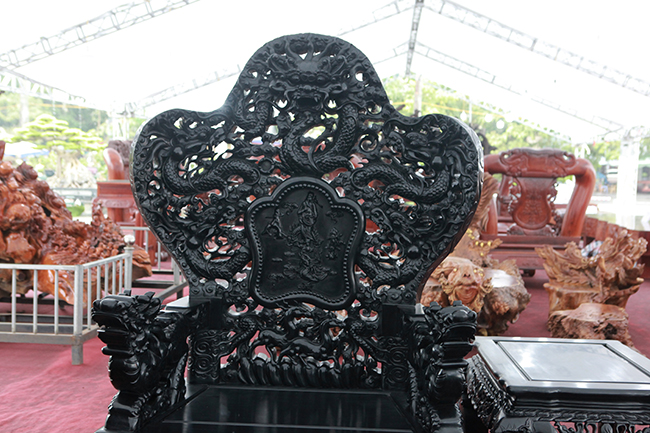 Đại gia Thanh Hóa sở hữu bộ siêu bàn ghế 27 tỷ có 1 không 2-13