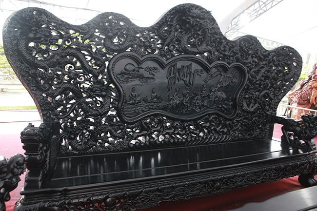 Đại gia Thanh Hóa sở hữu bộ siêu bàn ghế 27 tỷ có 1 không 2-7