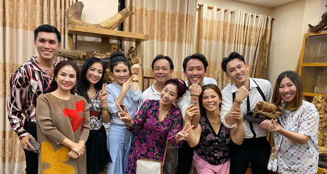 Giàu có và quyền lực là thế nhưng Hoài Linh lại mừng sinh nhật chỉ với bát mì đơn giản này-1