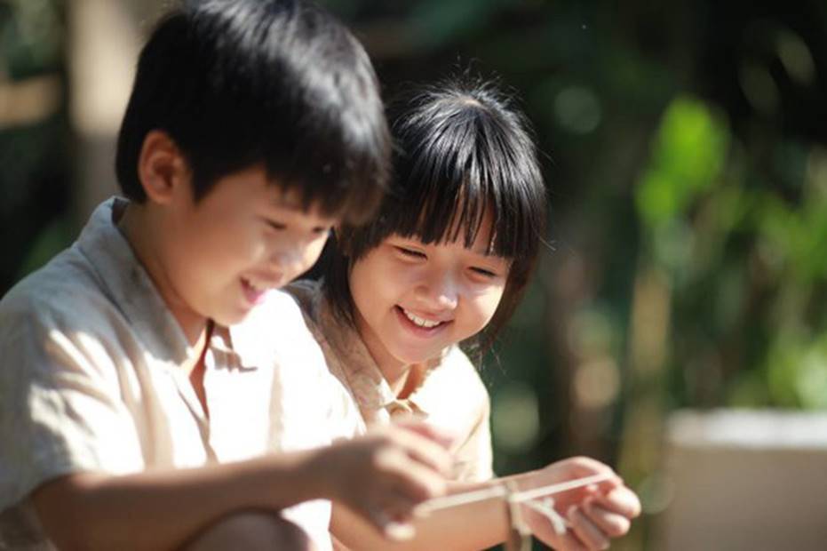 Ngỡ ngàng trước sự thay đổi nhan sắc của nữ chính Tôi thấy hoa vàng trên cỏ xanh: Từ thiên thần nhí đến thiếu nữ xinh đẹp với nguyên nét ngây thơ, ngọt ngào-1