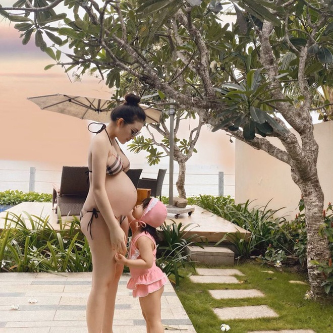 Cô dâu 200 cây vàng khoe trang hoàng nhà cửa dịp Giáng sinh, để lộ chỗ ở là biệt phủ siêu to khổng lồ-6