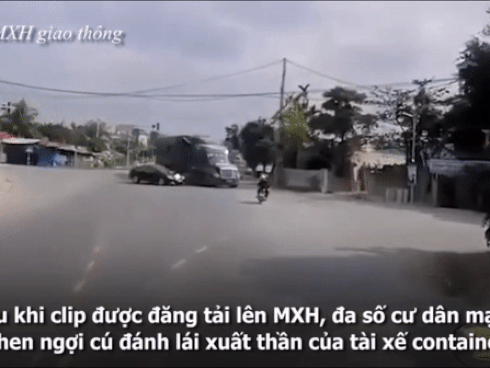 Xe máy vượt đèn đỏ bị ôtô đâm trúng-1