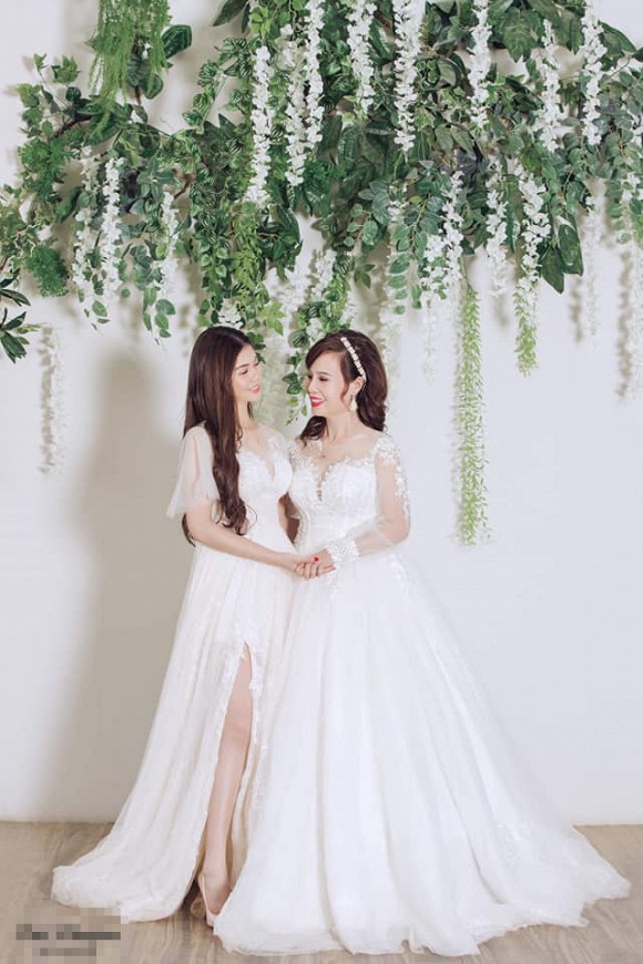 Cô dâu 62 tuổi khoe cả gia đình chụp ảnh cưới, nhan sắc xinh đẹp của con gái cả chiếm spotlight-4